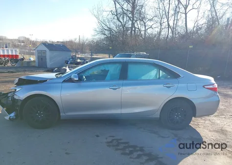 2015 Toyota Camry Le z USA, uszkodzony, nr VIN 4T4BF1FK0FR494773